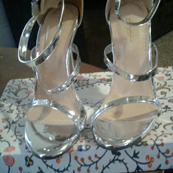 Silver metallic strappy zipper back stiletto heels - Picture 2 of 3